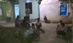 Hai bé trai 5 tuổi rơi xuống hố chôn cột điện tử vong thương tâm