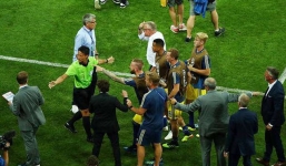 Xô xát cuối trận Đức vs Thụy Điển vì trò chơi khăm ngớ ngẩn