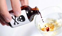 Ấn Độ: Bức xúc vì hay bị nhà chồng chê nấu ăn dở, người phụ nữ đầu độc chết 5 người và khiến 120 người nhập viện