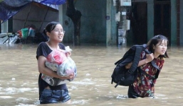 Chùm ảnh: Các sĩ tử vùng cao vượt mưa lũ đi thi THPT Quốc Gia 2018