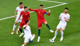 Cận cảnh 90 phút kinh hoàng của Ronaldo: Bế tắc, sút hỏng penalty và suýt nhận thẻ đỏ