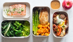 Ai hay mang cơm trưa đi làm cần né ngay những thói quen này kẻo gây ảnh hưởng tới sức khỏe