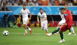 “Gọi Messi không nhấc máy, Ronaldo liền đá trượt 11m”