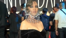 Trùm mạng che kín mặt nhưng lại hở nguyên vòng 1, nội tâm Lý Nhã Kỳ đang mâu thuẫn chăng?