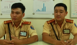 CSGT chở em bé đi cấp cứu, cho bú sữa bình ở Sài Gòn từng tham gia bắt cướp