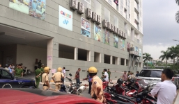 TP HCM: Hai người đàn ông lao vào đâm chém nhau dưới chung cư, 1 người tử vong