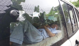 Xử kín vụ bé gái bị hàng xóm nhiễm HIV hiếp dâm: Áp giải bị cáo bằng xe cứu thương