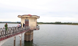 Bị rượt đuổi, nam thanh niên nhảy xuống hồ nước tử vong