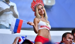 Fan nữ 'đẹp nhất World Cup' khóc suốt đêm vì bị gọi là diễn viên phim 'người lớn'