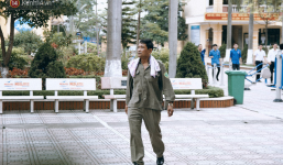 Chuyện người cha già bên chiếc xe lăn chờ con trai thi THPT Quốc Gia: 'Em nợ bố nhiều lắm'