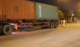 TP.HCM: Nam sinh lớp 10 bị container cuốn vào gầm, kéo lê 5m trên đường đi học thêm
