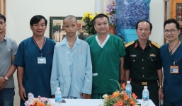 28 ngày hôn mê và hành trình đưa bé trai bị xe buýt cán từ cõi chết trở về của bác sĩ Sài Gòn