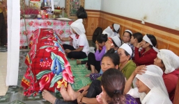 Vụ điện giật khiến 4 người trong họ tử vong: Nhóm công nhân đứng làm dưới lưới điện