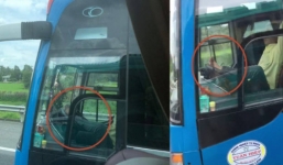 Đình chỉ tại chỗ tài xế dùng chân điều khiển xe khách giường nằm trên cao tốc Trung Lương - TP.HCM