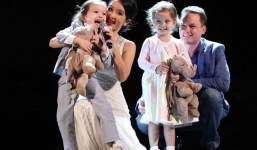 Loạt ảnh ngọt ngào của Hồng Nhung bên chồng tây trước khi chia tay