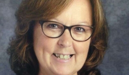 Ước nguyện cuối đời của cô giáo mất vì bệnh ung thư: Thay vì hoa hãy mang những chiếc ba lô đến tang lễ