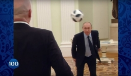 World Cup 2018: Tổng thống Putin trổ tài đá bóng cùng Chủ tịch FIFA Infantino