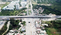 Chùm ảnh cầu vượt hơn 200 tỷ đồng trước giờ thông xe, cửa ngõ cảng biển lớn nhất Sài Gòn được 'giải cứu'