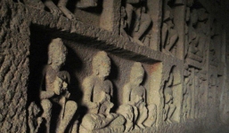 Bí ẩn kỳ lạ về hang động ẩn sâu trong rừng ở Ấn Độ