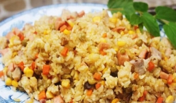 Ngộ độc cơm rang, người phụ nữ đòi quán ăn bồi thường 23 tỷ đồng