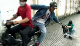 Giật túi xách của du khách nước ngoài, hai tên cướp ngã gãy chân