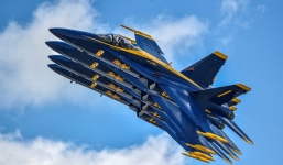 24h qua ảnh: Phi đội Mỹ trình diễn màn bay “xếp hình” cực ấn tượng