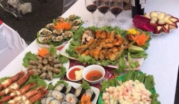 Đối thủ thi nấu mâm cơm gia đình 200 nghìn đầy ắp hải sản, rượu vang, bà nội trợ bức xúc tố ăn gian