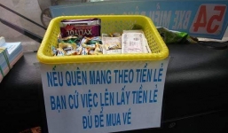 Chuyến xe bus với rổ tiền đầy tình người giữa Sài Gòn: 'Quên mang tiền lẻ thì cứ lấy đủ để mua vé'