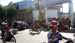 Nữ tài xế lùi ô tô bất cẩn, cán tử vong 2 cháu bé