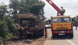 TNGT nghiêm trọng: Xe tải lao xuống hố sâu, 2 cha con tử vong