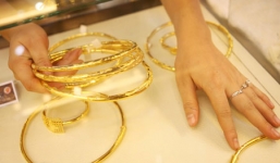 Giá vàng hôm nay 2/7: Tìm đường thoát đáy