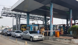 Tài xế tập trung đông phản đối việc đặt trạm sai vị trí,  BOT Tân Đệ vội vàng xả trạm