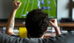 Thanh niên đột tử vì thức trắng nhiều đêm liền xem bóng đá