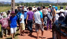 Thông tin mới nhất vụ dân giữ xe công vụ phản đối dự án điện mặt trời