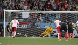 Kasper Schmeichel lập kỳ tích, để chứng kiến Đan Mạch đâm từng nhát dao thấu tim mình