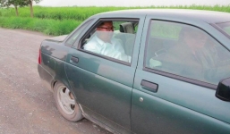 Chán xe bọc thép, ông Kim Jong-un sử dụng chiếc xe cũ đi thị sát biên giới