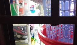 Bình Dương: Không phá được cửa chính, kẻ gian cưa luôn cửa sổ để đột nhập cho nhanh