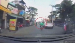  Đập vỡ kính ôtô rồi bỏ chạy, thanh niên bị tài xế truy đuổi như phim hành động giữa phố đông người