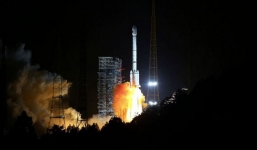 Tên lửa đẩy của Trung Quốc phát nổ và rơi gần một ngôi làng có người sinh sống sau khi phóng vệ tinh