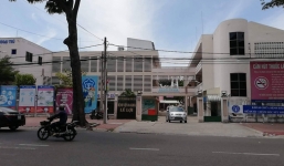 Bệnh nhân cướp kéo hăm dọa bác sĩ, đòi tự tử gây náo loạn