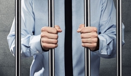 Đi tù vẫn được trả lương hưu