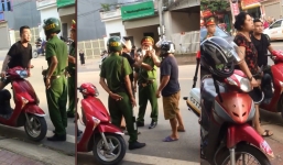 Bị bắt vì đi xe máy không đội MBH, thanh niên xăm trổ gọi cả nhà đến chửi bới, lăng mạ công an
