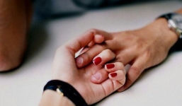 Bàn tay nữ giới ấn chứa 1 bí mật mà chỉ khi nắm tay người ấy mới phát hiện