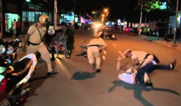 Thiếu uý công an bị tấn công giữa đường khi đang áp giải đối tượng dùng ma túy về trụ sở