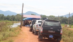 Thông tin mới nhất vụ 'giam lỏng” xe công vụ để phản đối dự án điện