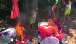 Xôn xao clip chồng đốt ảnh cưới và quần áo của vợ trước mặt 2 con nhỏ vì bỏ đi cả đêm không về