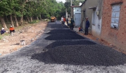 Vụ nhà hảo tâm bỏ 200 triệu làm đường dân sinh: Phá đường nhựa quay về đường đất