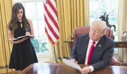 Mức lương 'trên trời' dành cho nữ trợ lý trưởng 27 tuổi của ông Trump