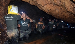 Tiết lộ lý do đội bóng Thái Lan vào hang bất chấp cảnh báo nguy hiểm