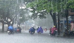 Chuyên gia khí tượng: Hết nắng nóng, miền Bắc đối diện với dông lớn khả năng có tố, lốc